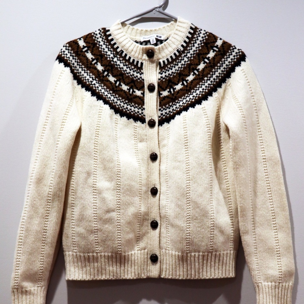 Uniqlo | Knit White Button Down Jacquard Sweater